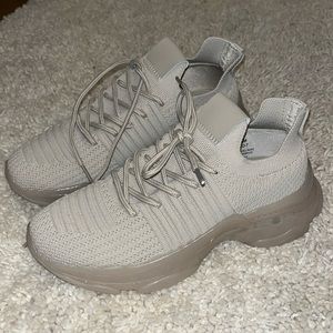 Cushionaire Tan Sneakers